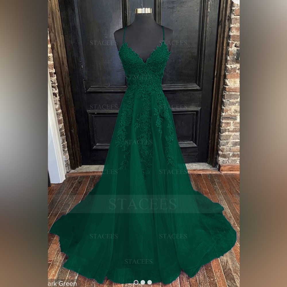 Dark Green V-neck spaghetti strap tulle prom dress size 12 stacees